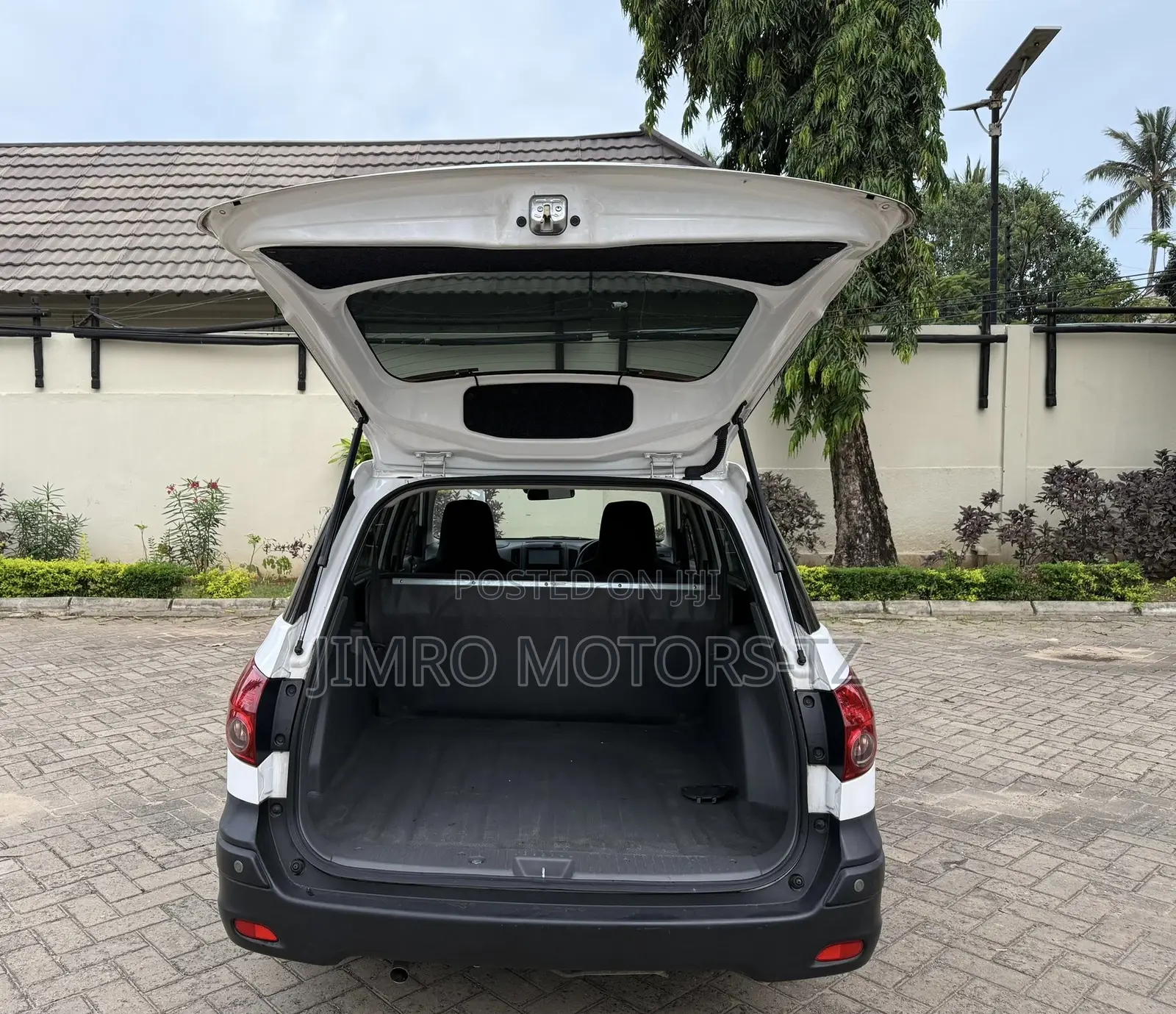 Nissan Advan 2018 White