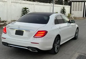 Mercedes-Benz E200 2017 Pearl