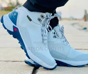 Smoothly and Smartly Surface Lined Waterproof Sneakers