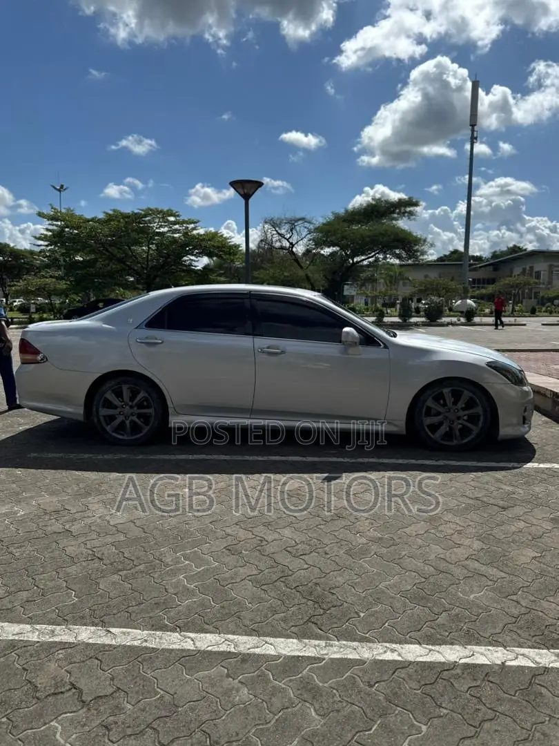 Toyota Crown 2009 Silver