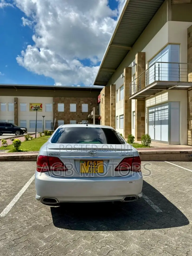 Toyota Crown 2009 Silver