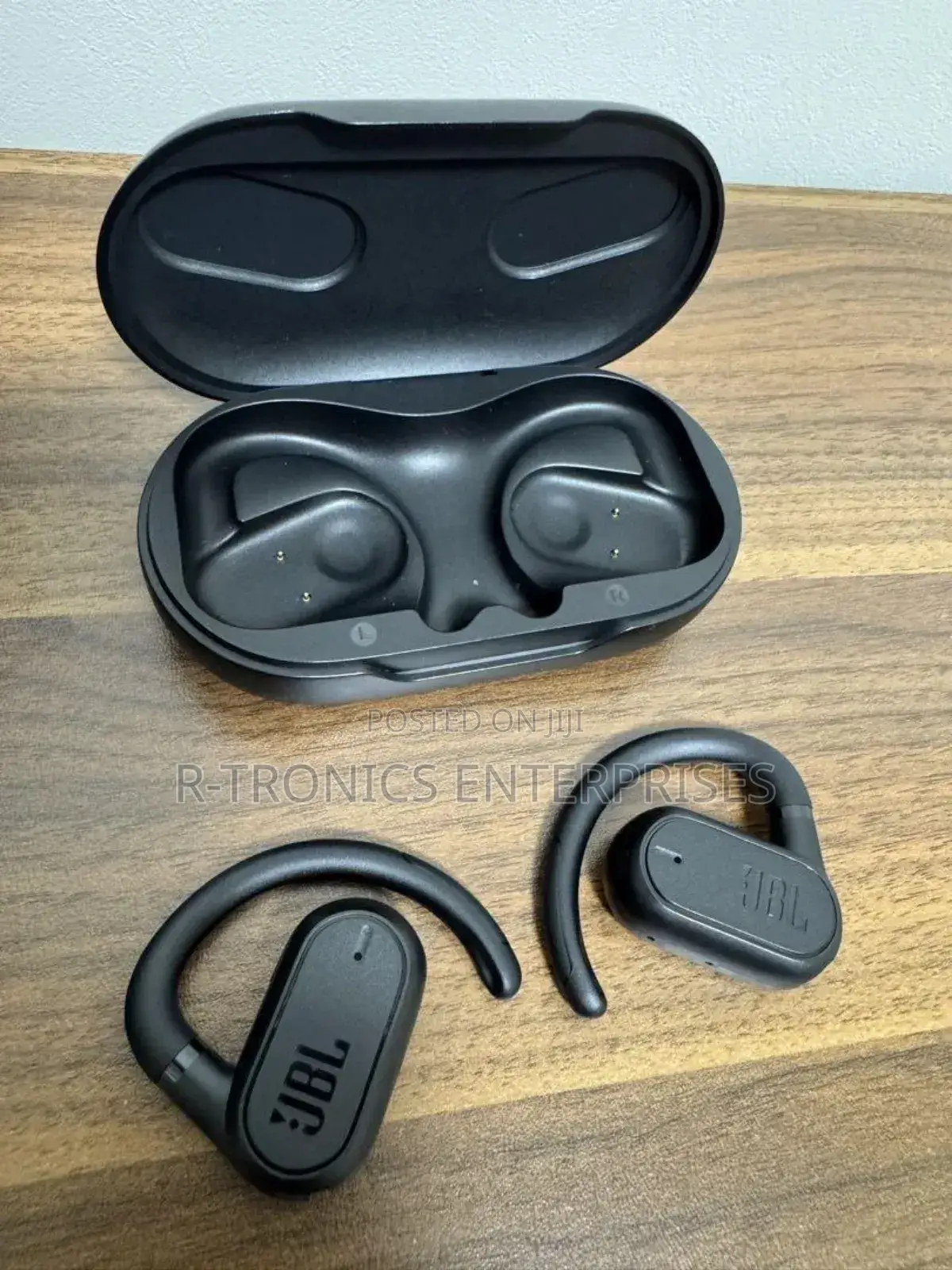 JBL Soundgear Sense - True Wireless Open-Ear Headphones