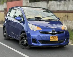 Toyota Ractis 2014 Blue
