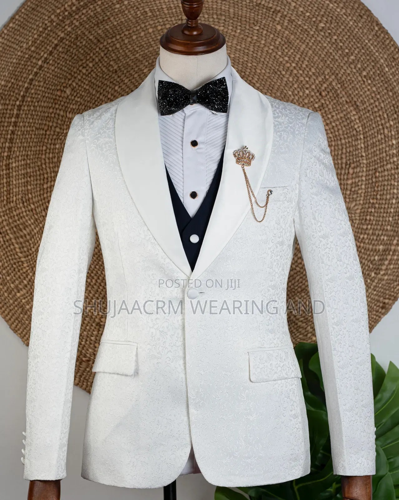 White Carving Suit/Suti Iliyopambwa