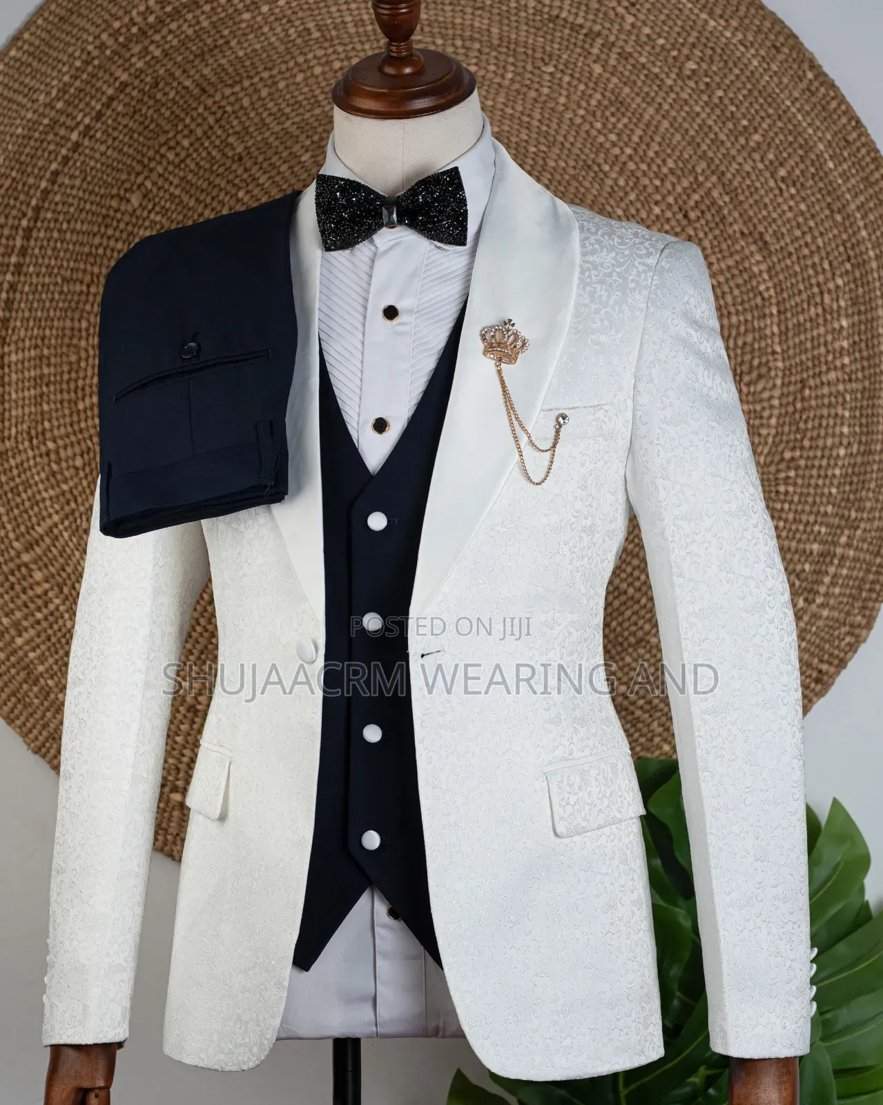 White Carving Suit/Suti Iliyopambwa