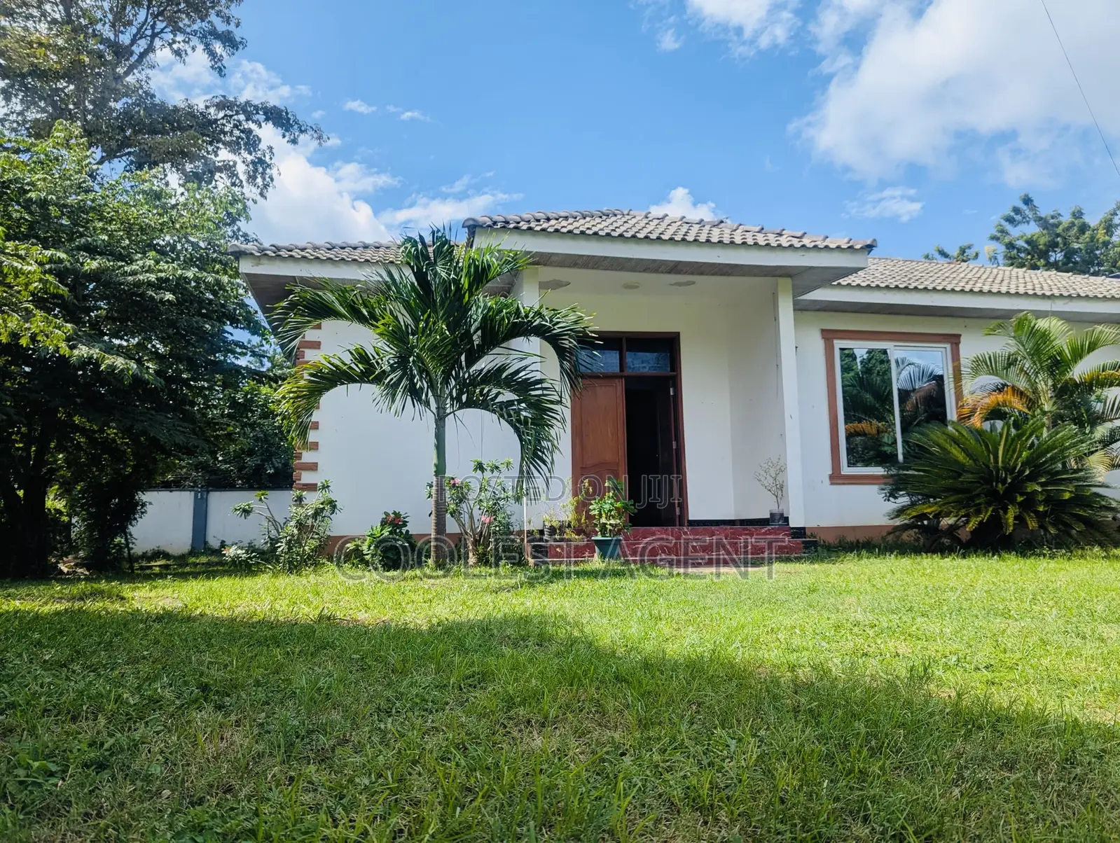 2bdrm Apartment in Coolest Estate, Oyster Bay for rent