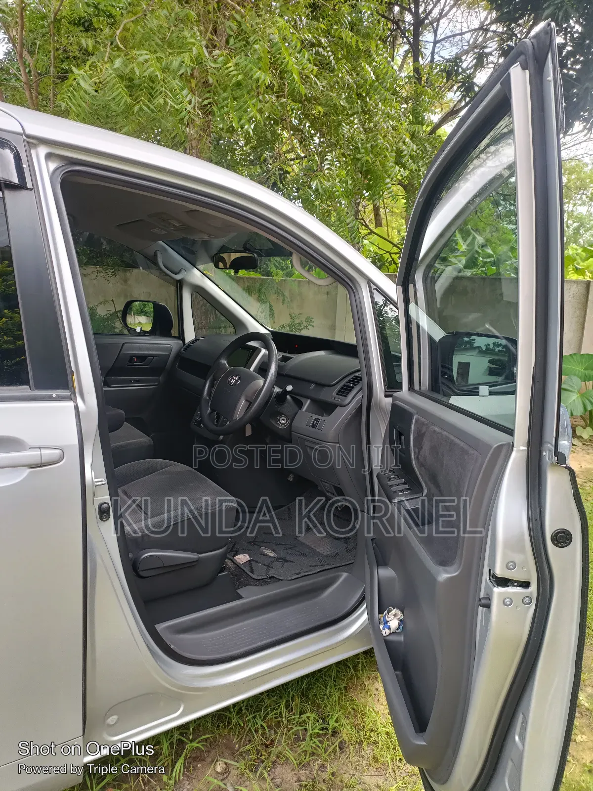 Toyota Noah 2.0 158hp FWD (7 Seater) 2008 Silver