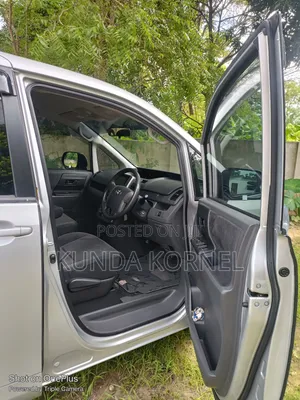 Toyota Noah 2.0 158hp FWD (7 Seater) 2008 Silver