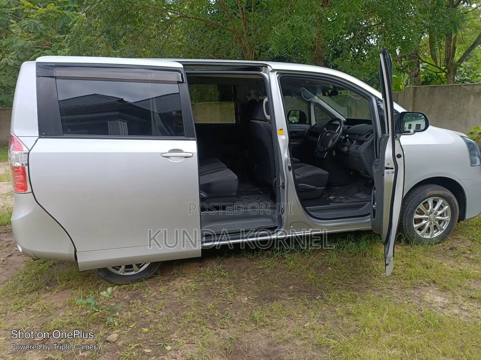Toyota Noah 2.0 158hp FWD (7 Seater) 2008 Silver