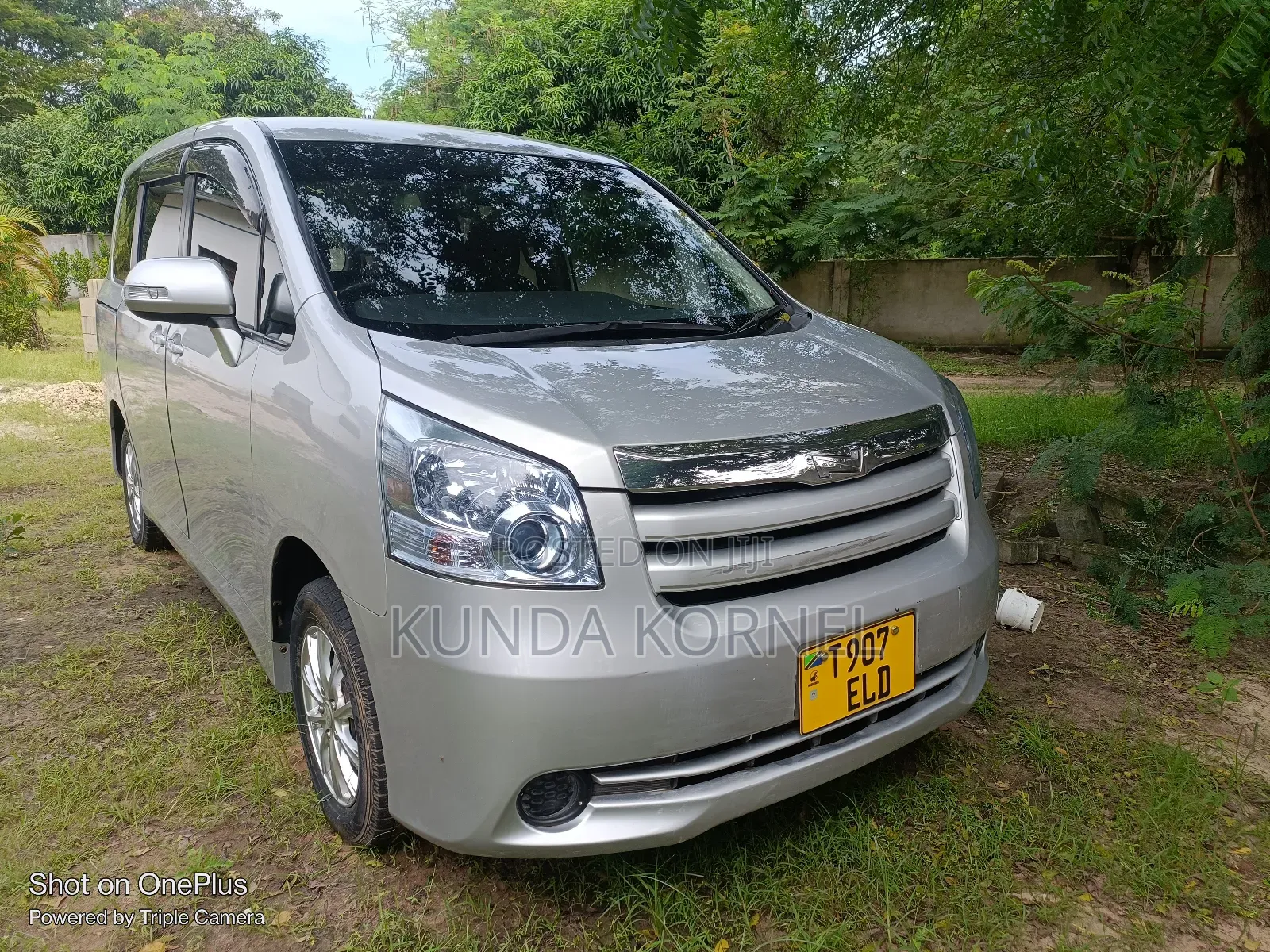 Toyota Noah 2.0 158hp FWD (7 Seater) 2008 Silver