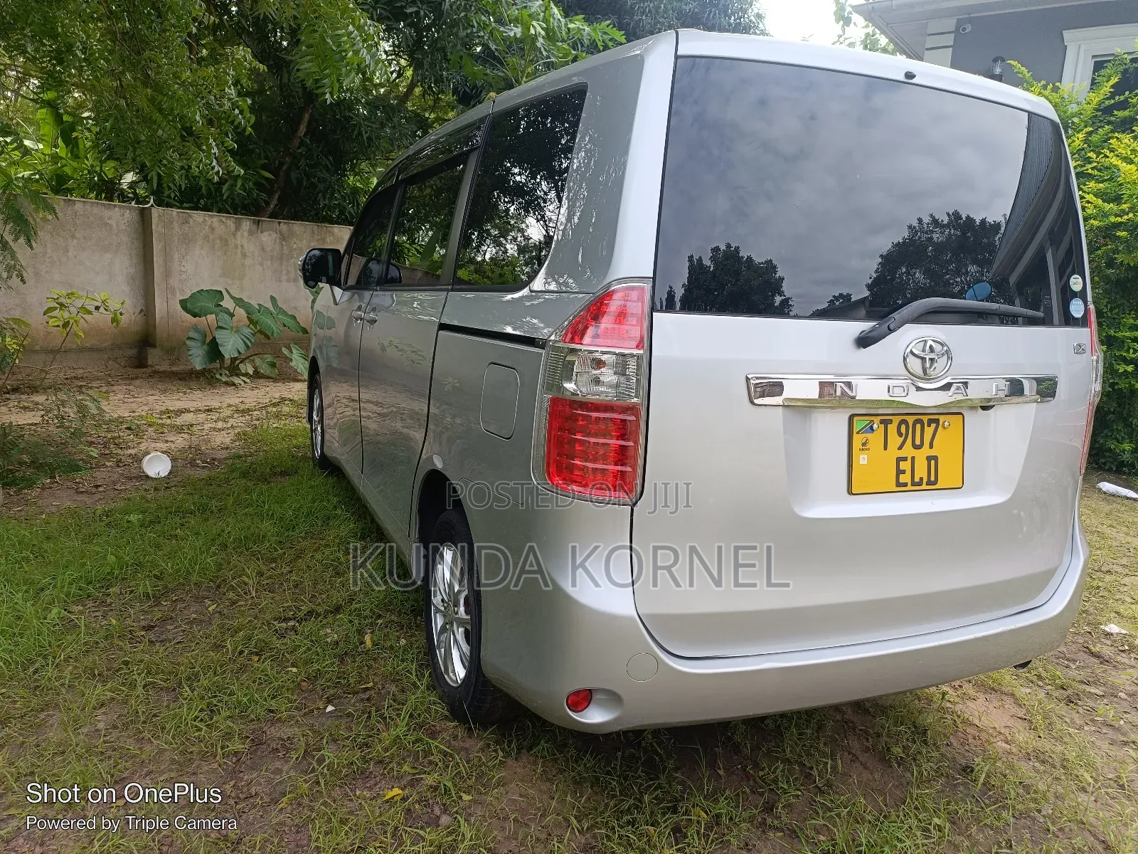 Toyota Noah 2.0 158hp FWD (7 Seater) 2008 Silver