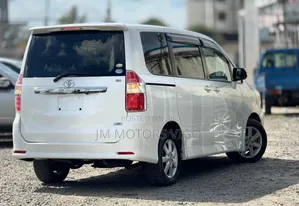Toyota Noah 2009 White
