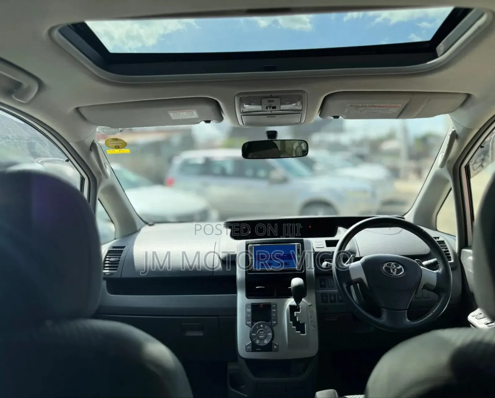 Toyota Noah 2009 White
