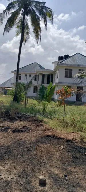 20bdrm House in Mbezi for sale