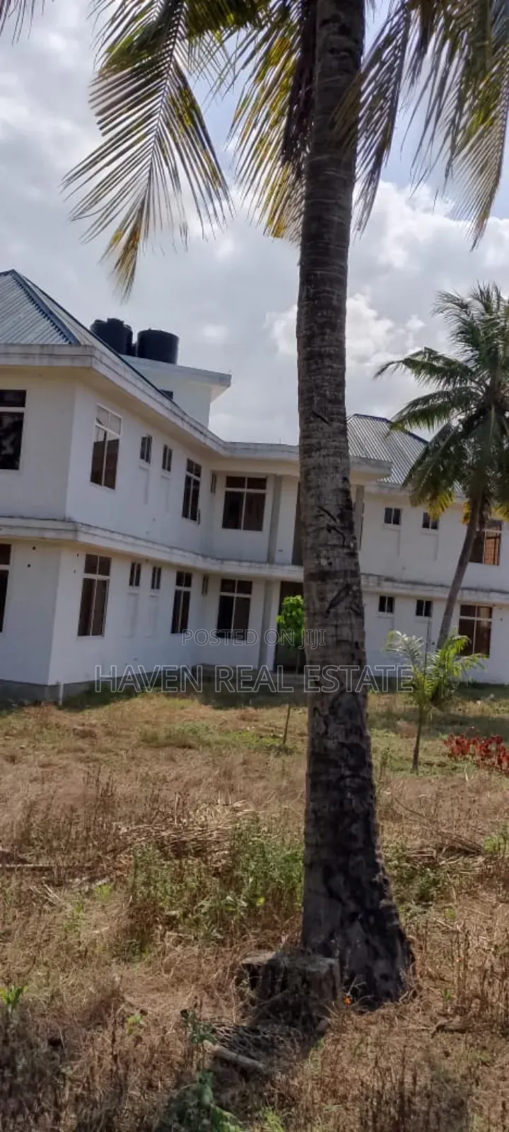 20bdrm House in Mbezi for sale