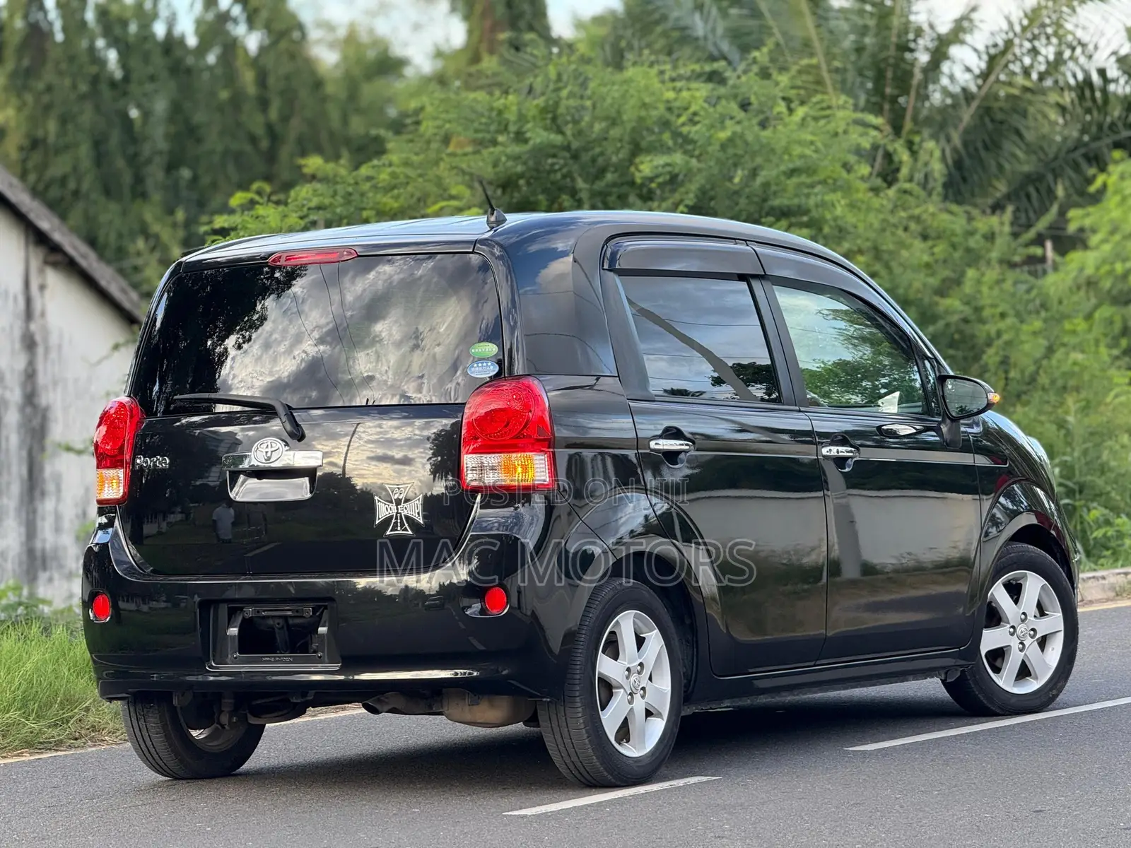 Toyota Porte 2014 Black