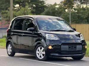 Toyota Porte 2014 Black