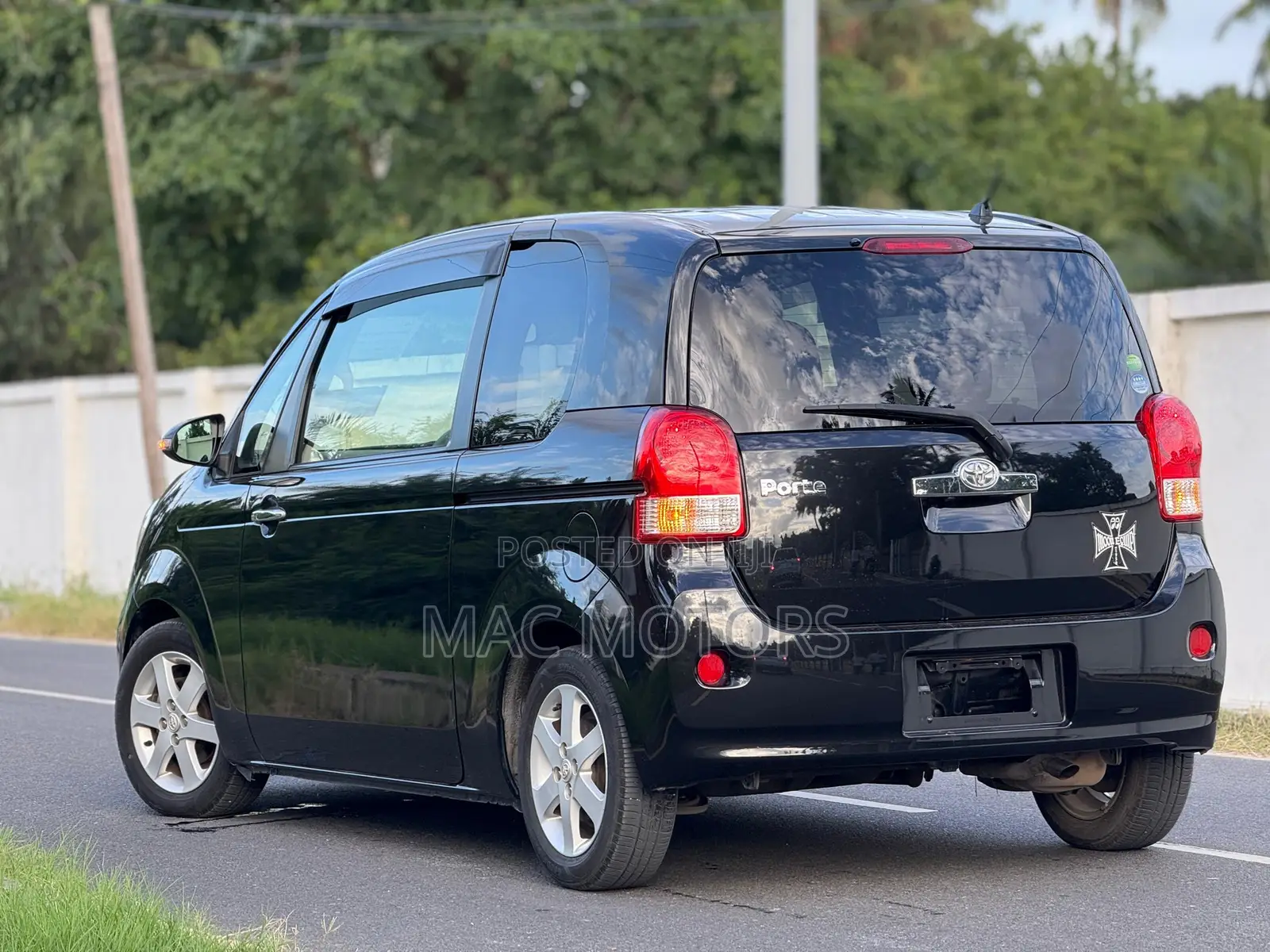 Toyota Porte 2014 Black