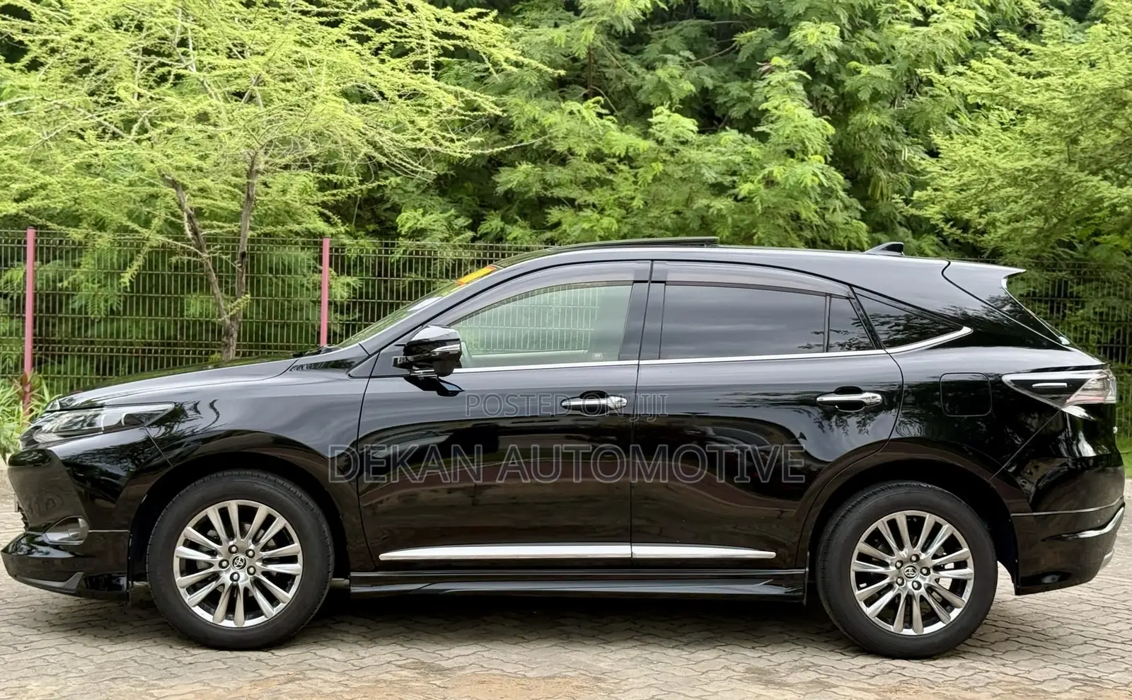Toyota Harrier 2.0 2015 Black