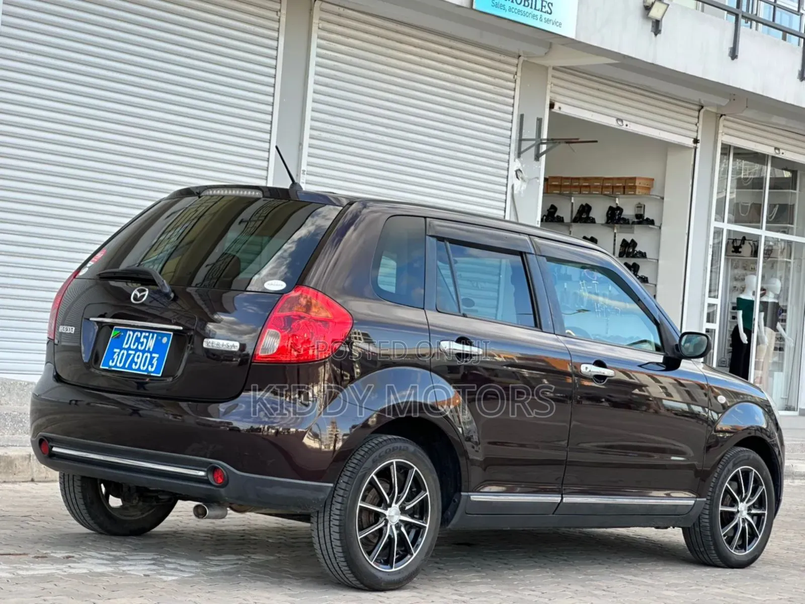 Mazda Verisa 2009 Beige