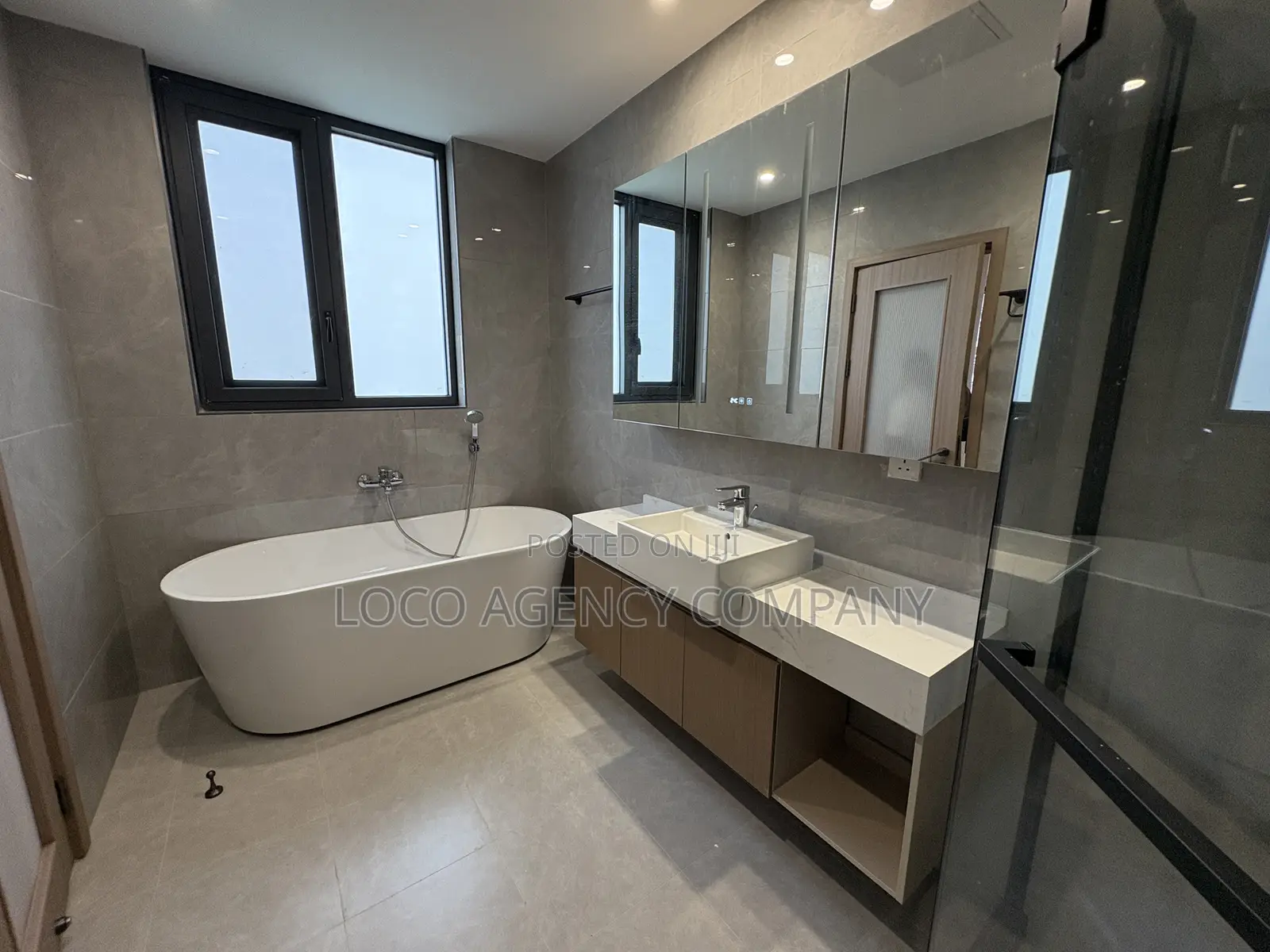Furnished 3bdrm Apartment in Trusted Real Estate, Oyster Bay for rent