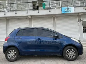 Toyota Ractis 2012 Black