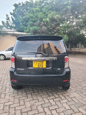 Toyota Corolla Rumion 2010 Black