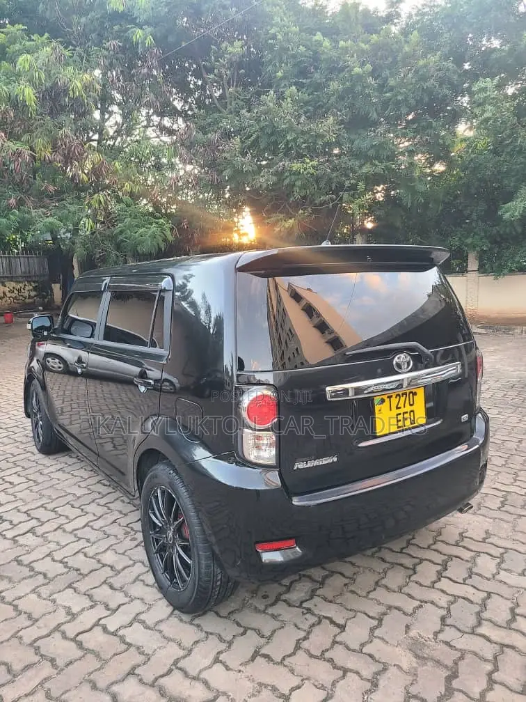 Toyota Corolla Rumion 2010 Black
