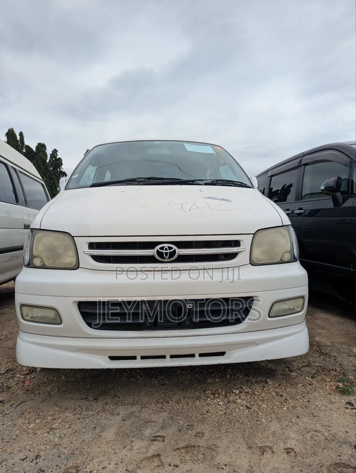 Toyota Noah 2005 White