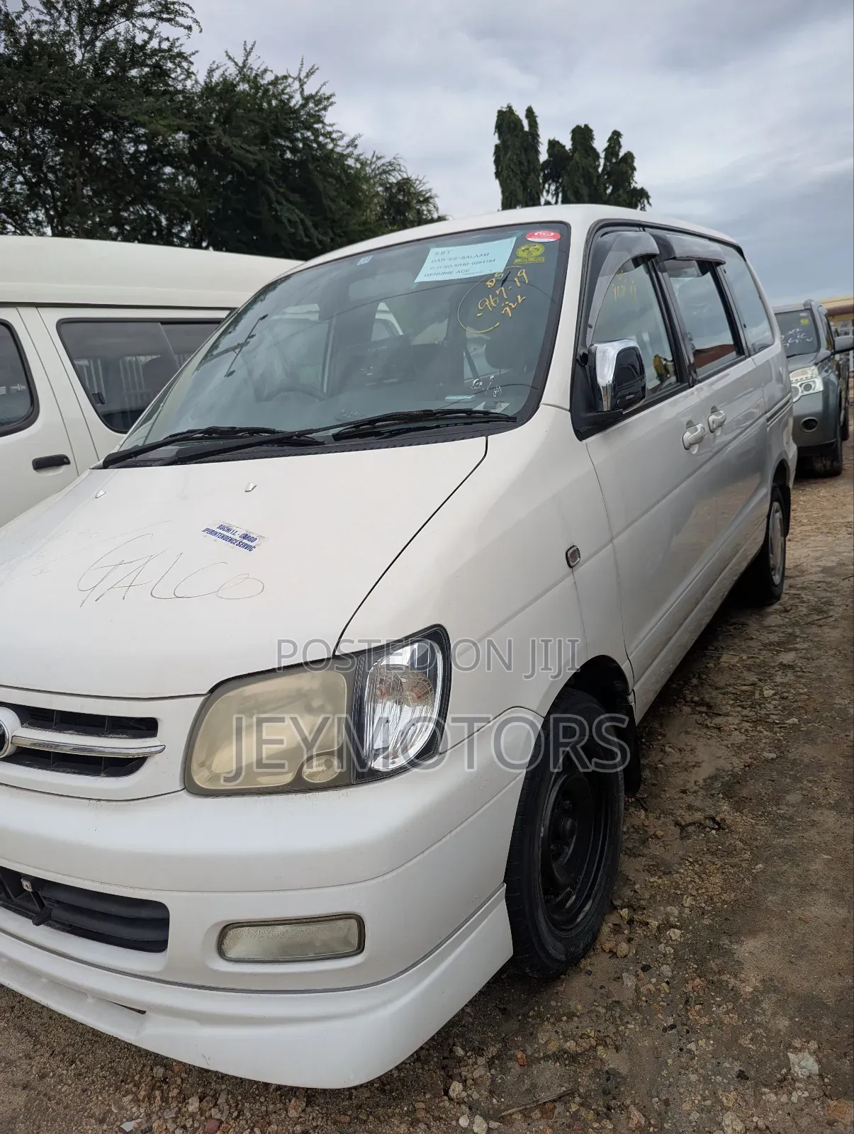 Toyota Noah 2005 White