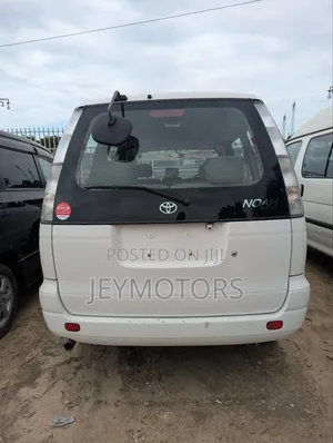 Toyota Noah 2005 White