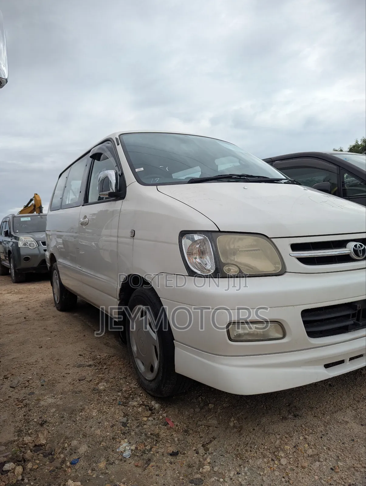 Toyota Noah 2005 White