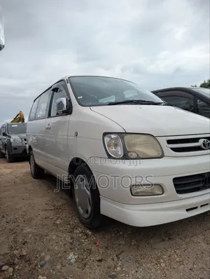 Toyota Noah 2005 White