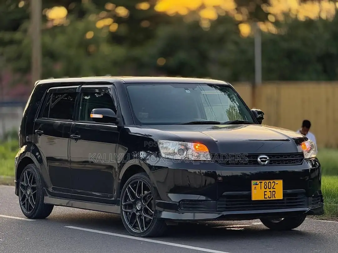 Toyota Corolla Rumion 2011 Black