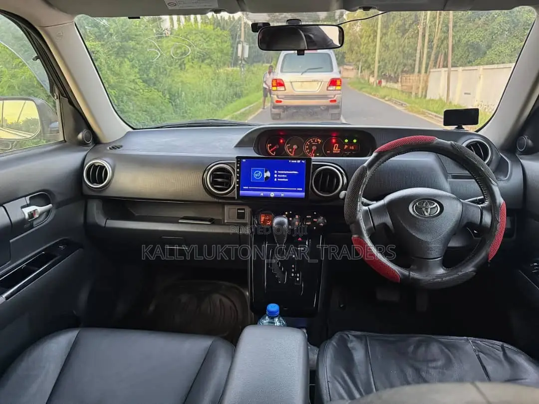 Toyota Corolla Rumion 2011 Black