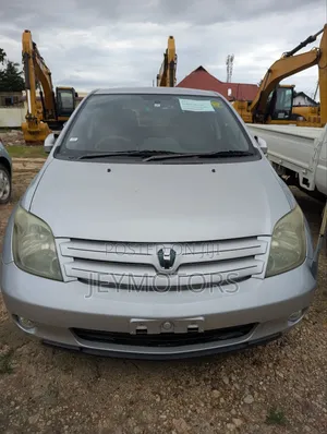 Toyota IST 2005 Silver