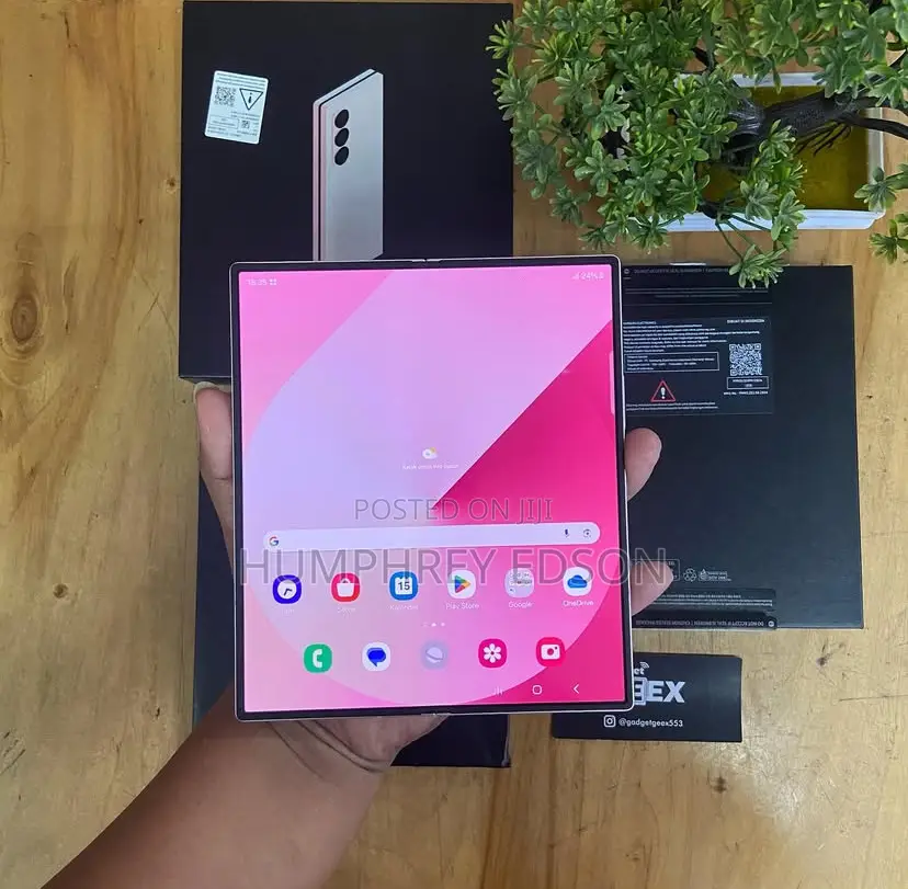 New Samsung Galaxy Z Fold6 256 GB Gold