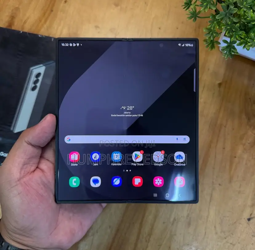 New Samsung Galaxy Z Fold6 256 GB Gold