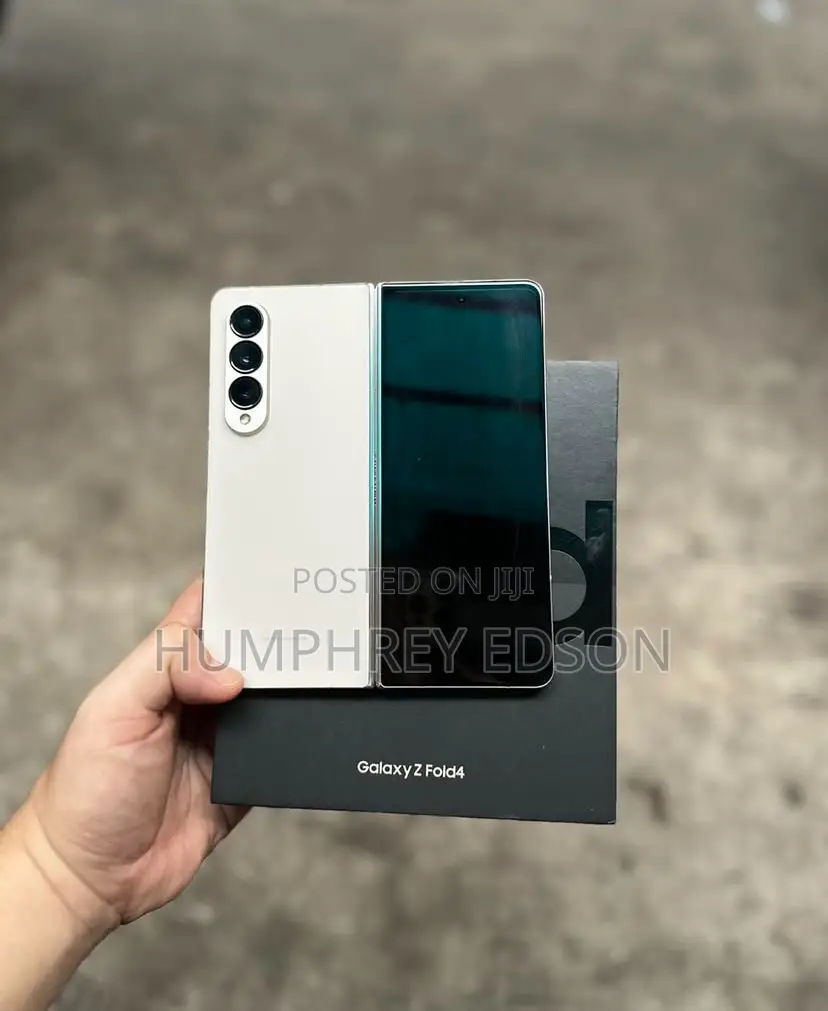 New Samsung Galaxy Z Fold4 256 GB Gold