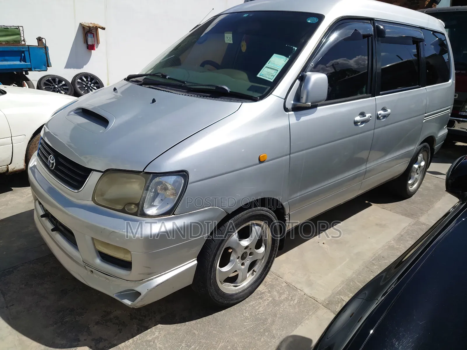Toyota Noah 2003 Silver