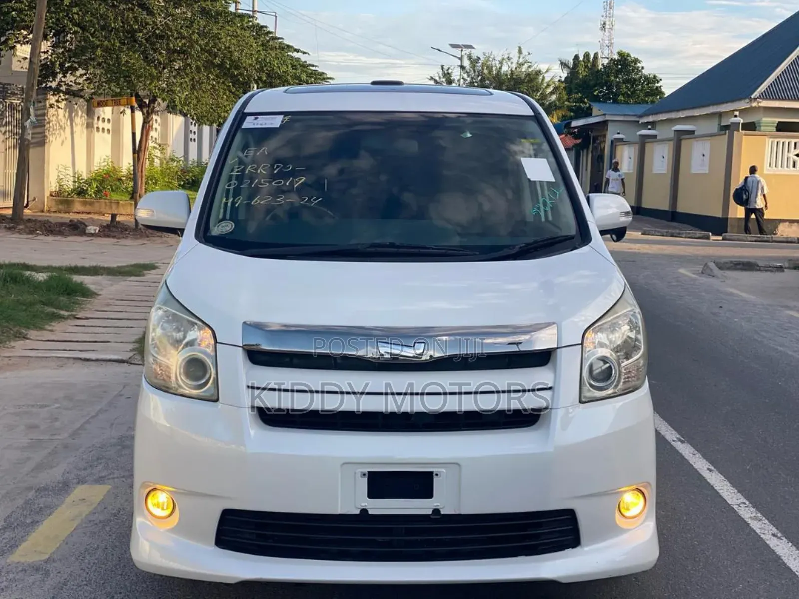 Toyota Noah 2009 Pearl