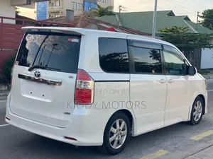 Toyota Noah 2009 Pearl