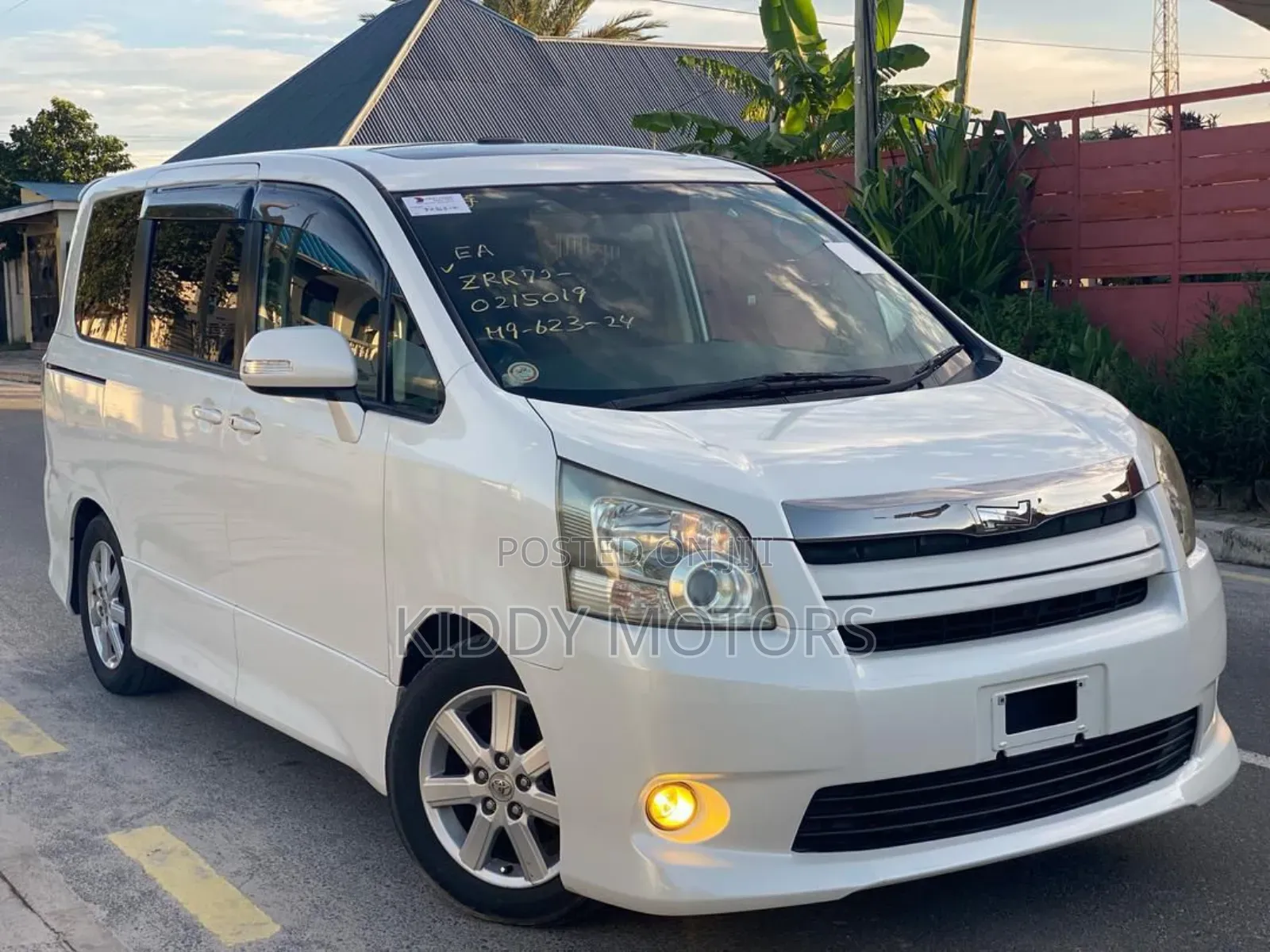 Toyota Noah 2009 Pearl