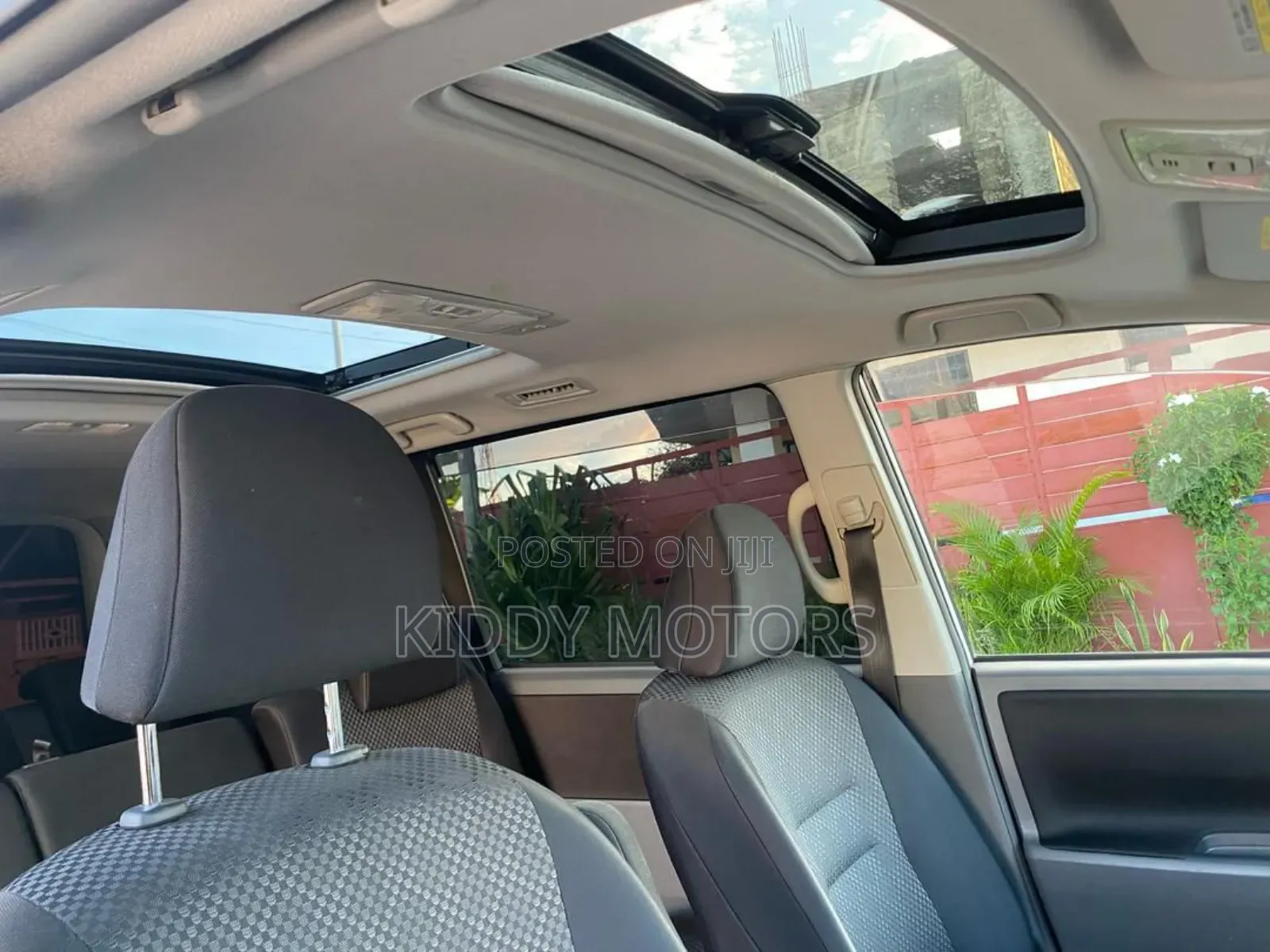 Toyota Noah 2009 Pearl