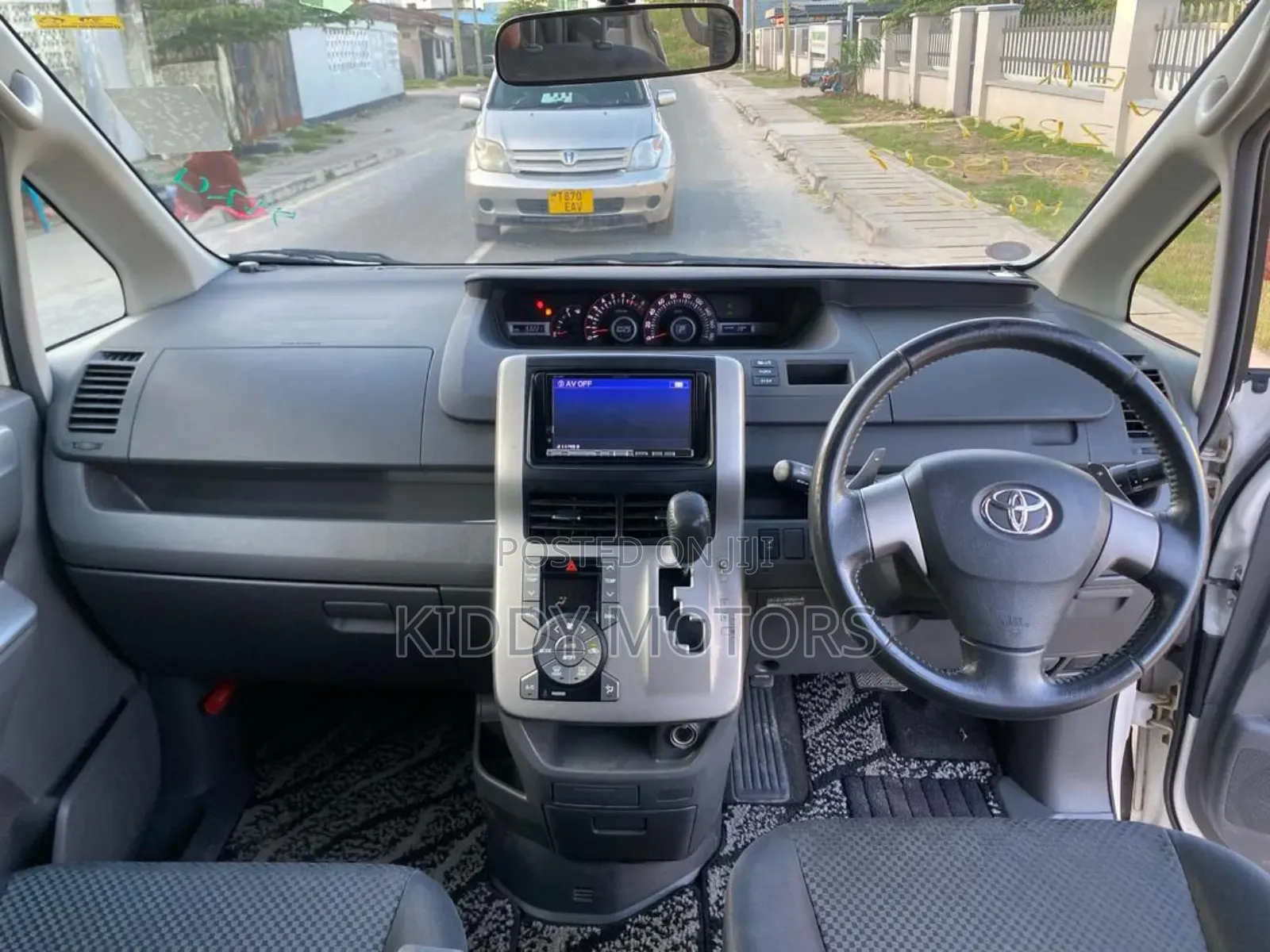 Toyota Noah 2009 Pearl