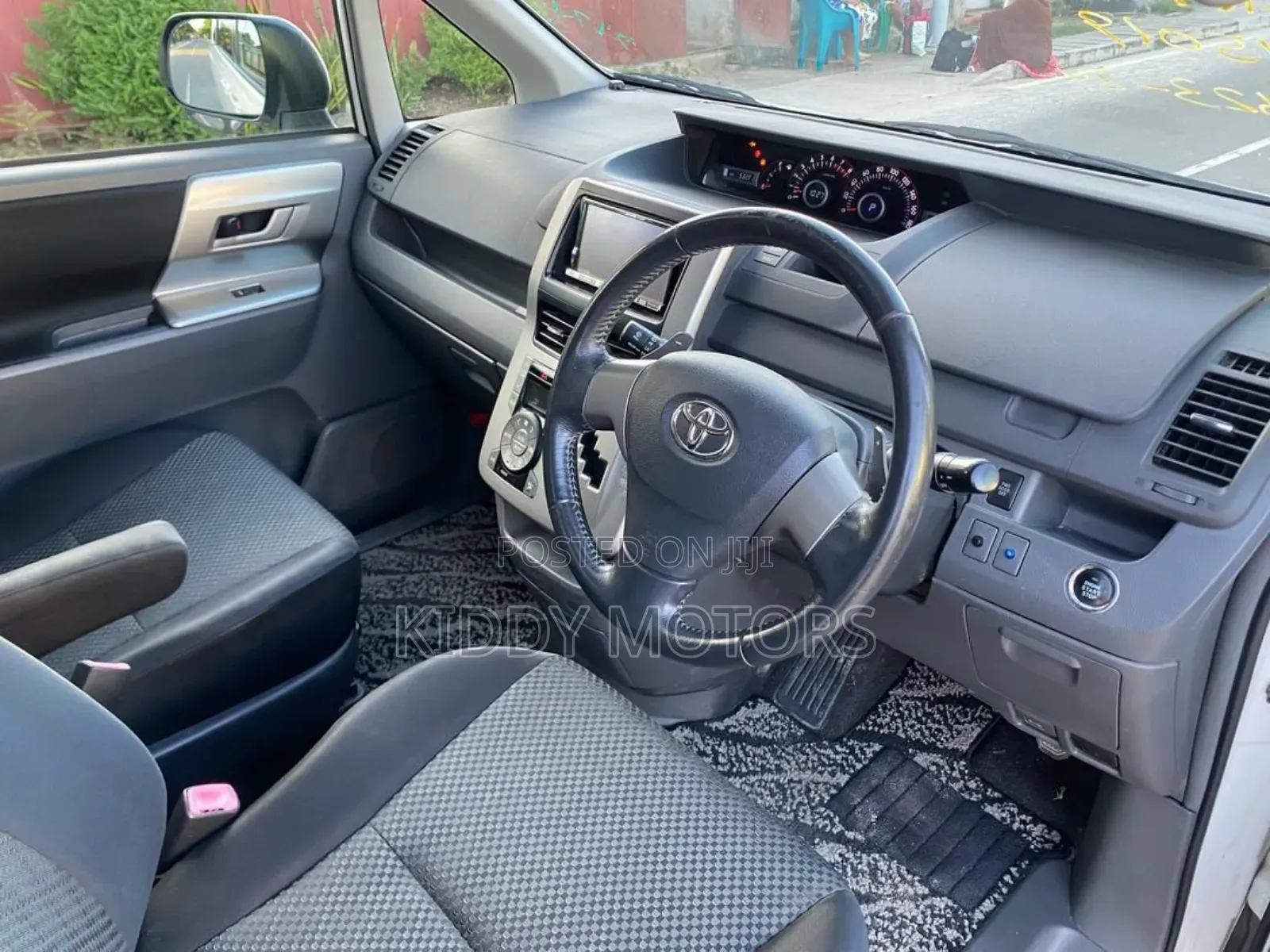 Toyota Noah 2009 Pearl