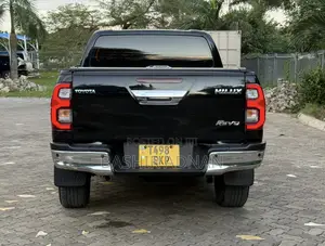 Toyota Hilux Revo Double Cab Deisel 2.4 RWD 2021 Black