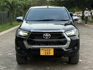 Toyota Hilux Revo Double Cab Deisel 2.4 RWD 2021 Black