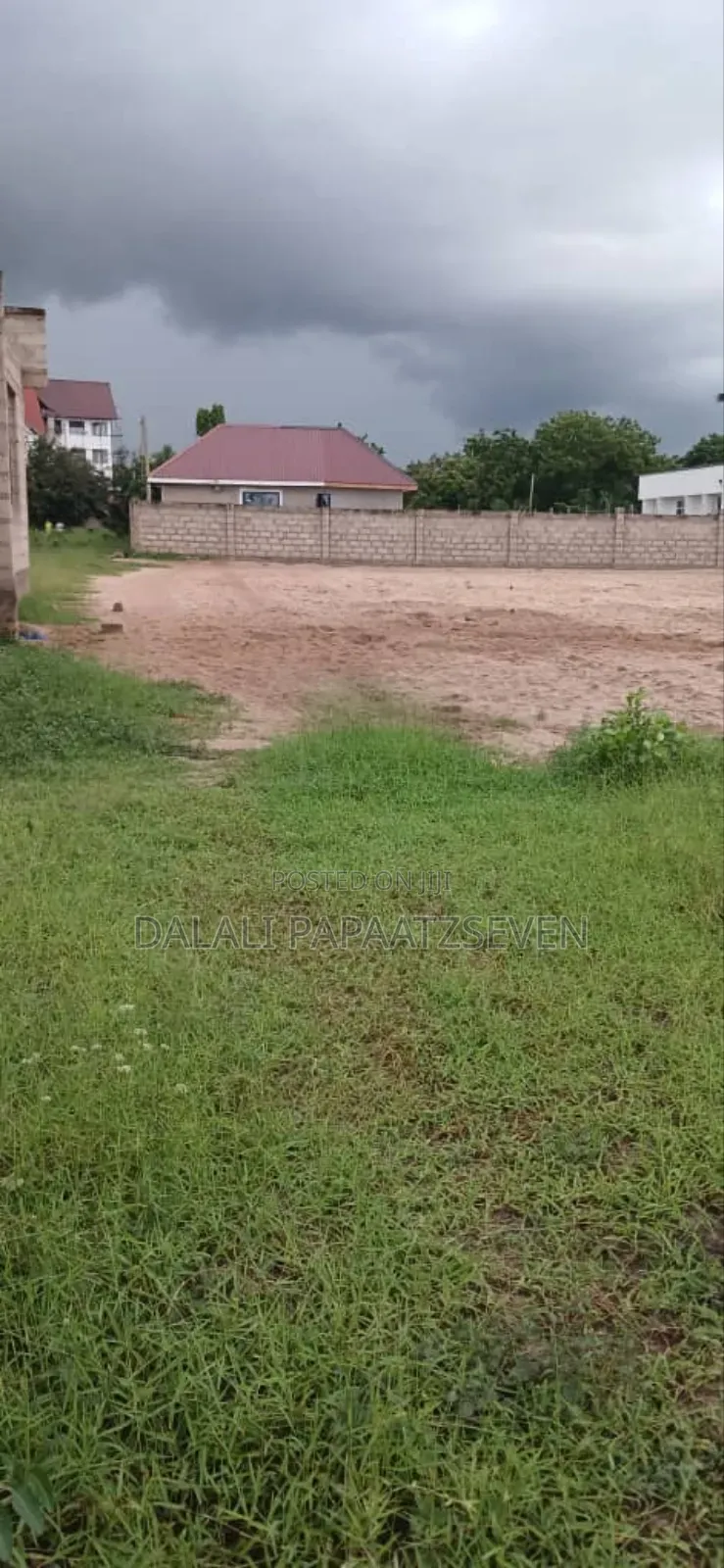 Kiwanja Chenye Ukubwa Wa SQMT 1200 Kinauzwa Kipo Bunju (A)