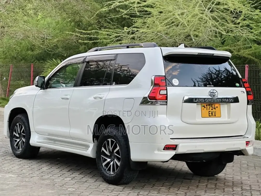 Toyota Land Cruiser Prado 2.8 2020 White
